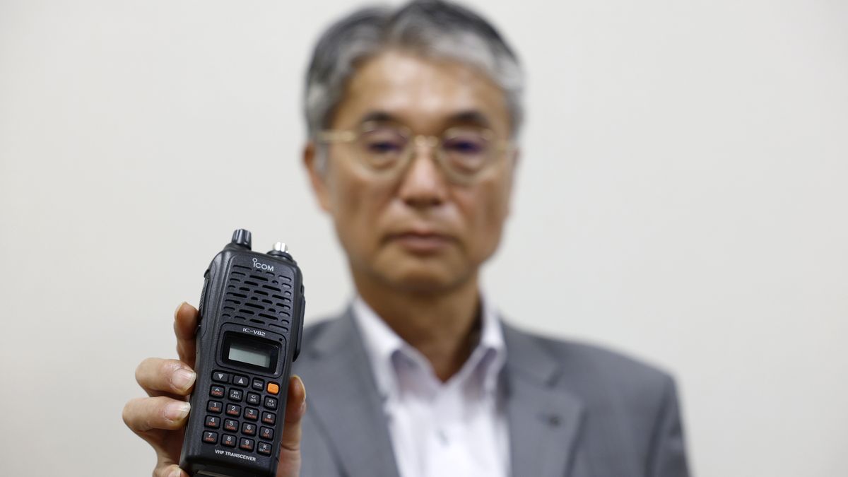 Yoshiki Enomoto dyrektor firmy produkującej walkie-talkie