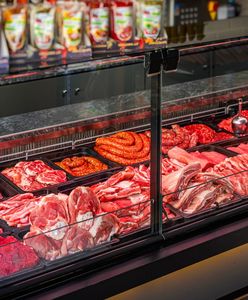 Porównali skład szynek z Biedronki i Lidla. Który produkt jest lepszy?