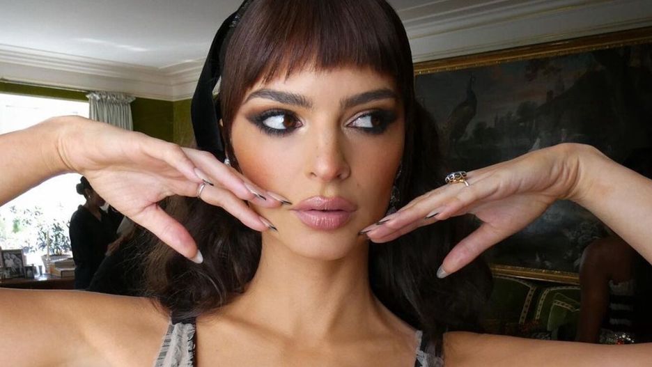 Emily Ratajkowski zaskoczyła fanów nietypowym zdobieniem paznokciInstagram/emrata