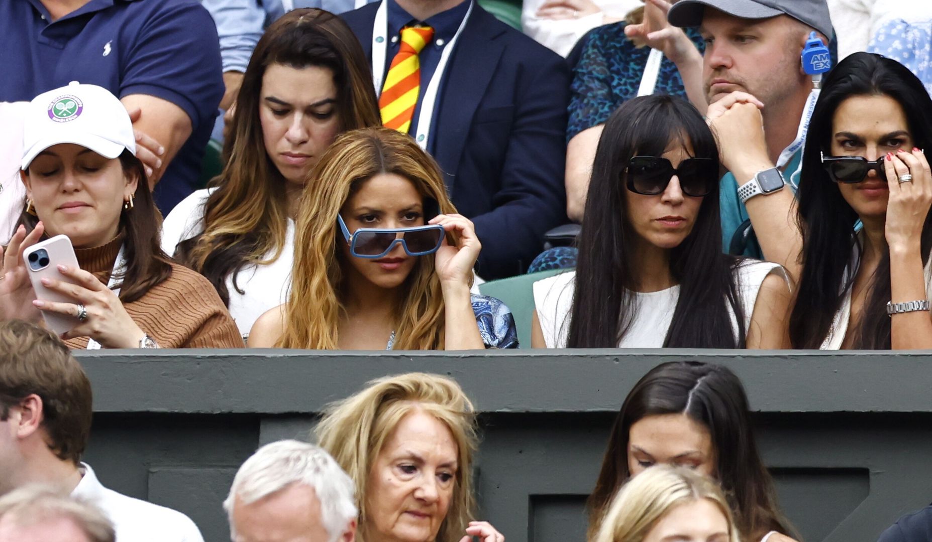 Colombian singer Shakira (C) attends the Men's Singles semi final match Carlos Alcaraz of Spain against Daniil Medvedev of Russia at the Wimbledon Championships, Wimbledon, Britain, 14 July 2023. EPA/ISABEL INFANTES EDITORIAL USE ONLY Dostawca: PAP/EPA.