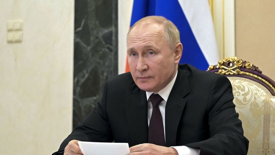arch49Russian President Vladimir Putin chairs a Security Council meeting in Moscow, Russia, Friday, Jan. 21, 2022. (Alexei Nikolsky, Sputnik, Kremlin Pool Photo via AP)Pool Sputnik Kremlin