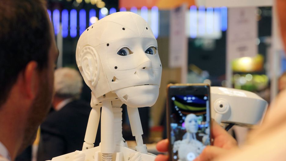 Humanoidalny robot na Salon Viva Technology 2018 w Paryżu. Zdjęcie ilustracyjne