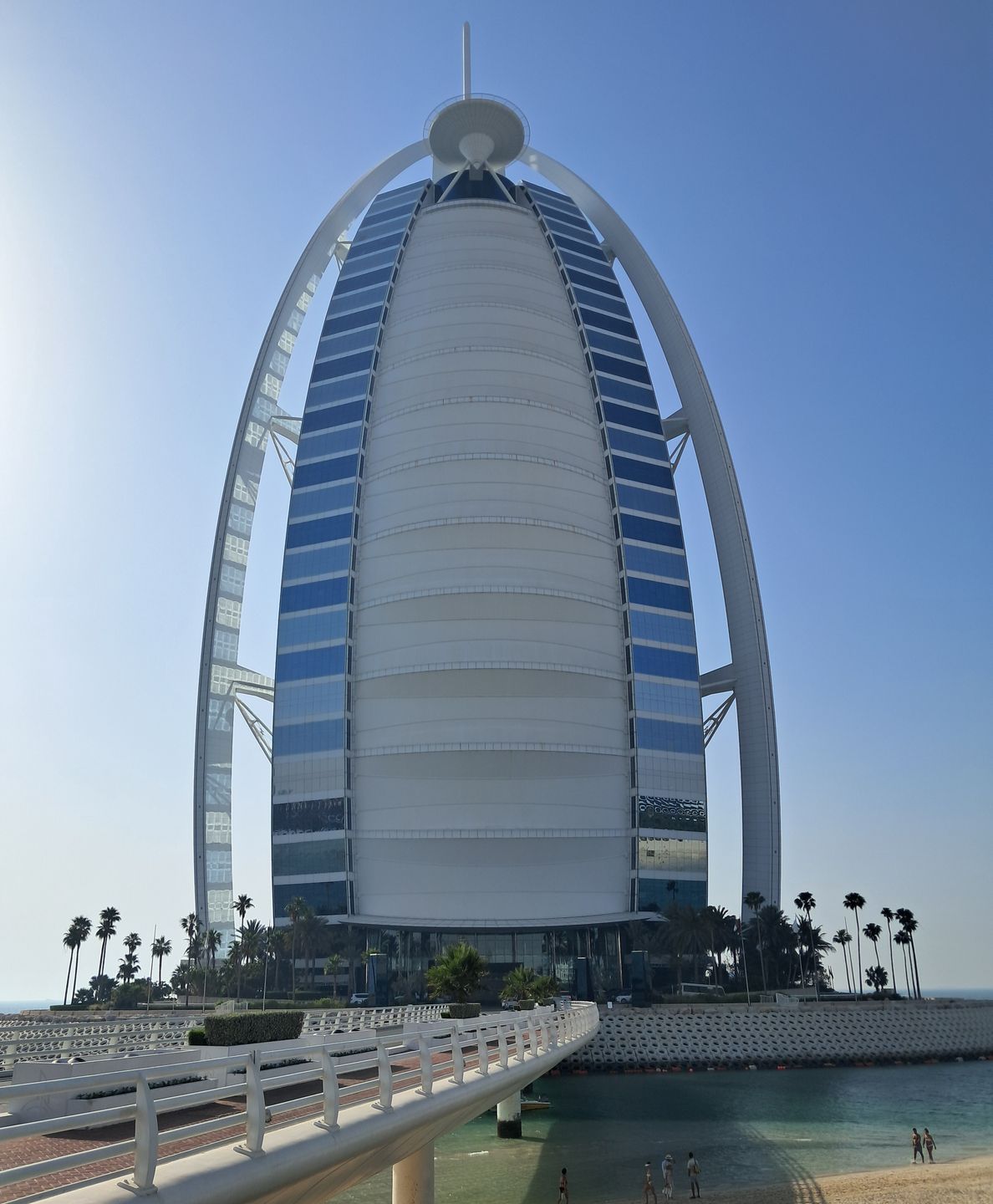 Burdż al-Arab to nie tylko hotel, to wizytówka Dubaju i atrakcja