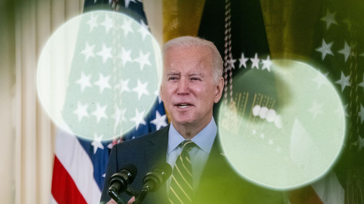 epaselect epa09626204 US President Joe Biden delivers remarks on how the Build Back Better Act will lower the costs of prescription drugs for millions of Americans during an event at the White House in Washington, DC, USA, 06 December 2021.  EPA/SHAWN THEW Dostawca: PAP/EPA.