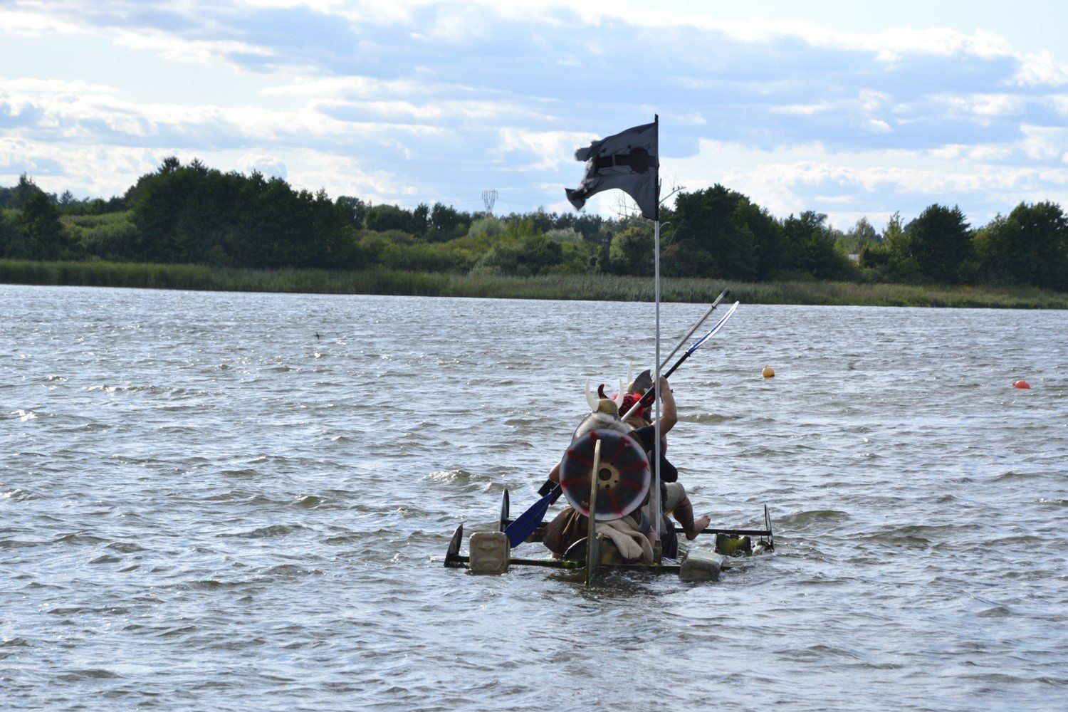 &#34;Pływanie na byle czym&#34; w Kikole