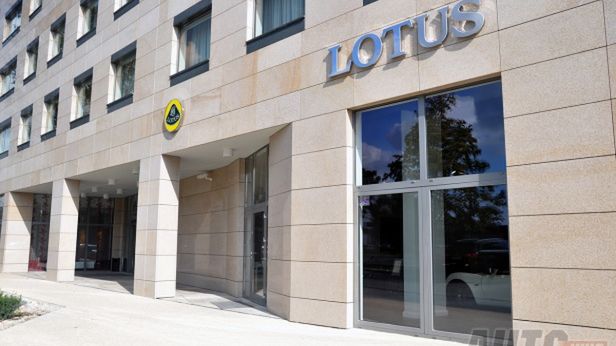 Salon Lotusa w Warszawie