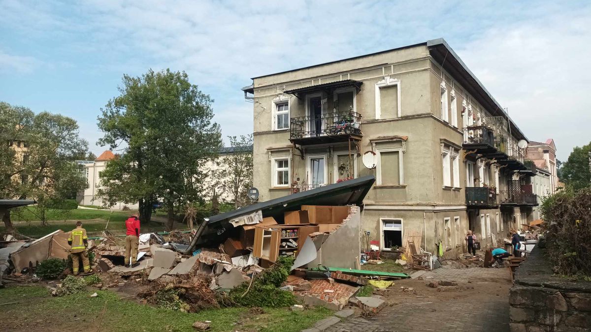 Co z zalanymi budynkami?