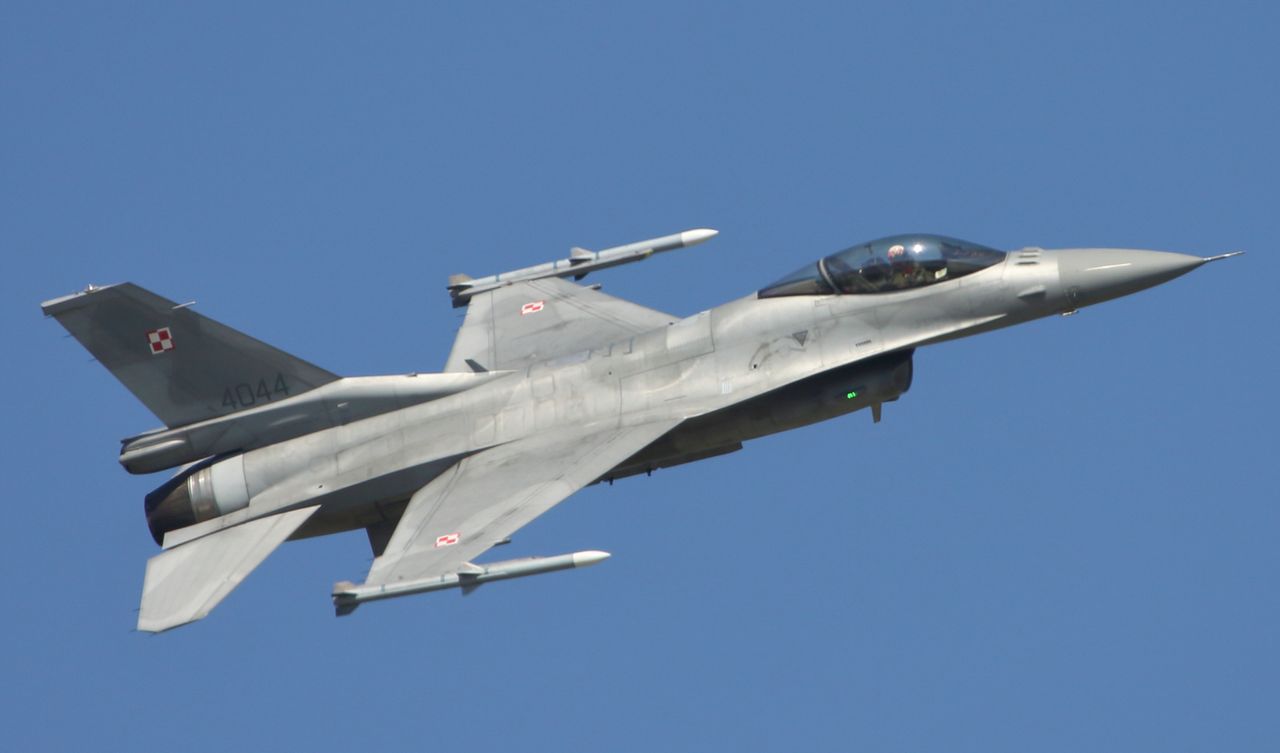 Polski F-16