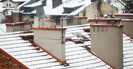 Strażacy apelują o odśnieżanie dachów