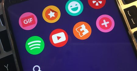 Klawiatura Fleksy dostała miniaplikacje. SI podpowie, która się teraz przyda