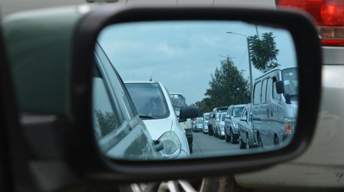 Wielki korek na styku A2 i S11. Jeden kierowca wjechał w barierki, setki innych stoi w korku