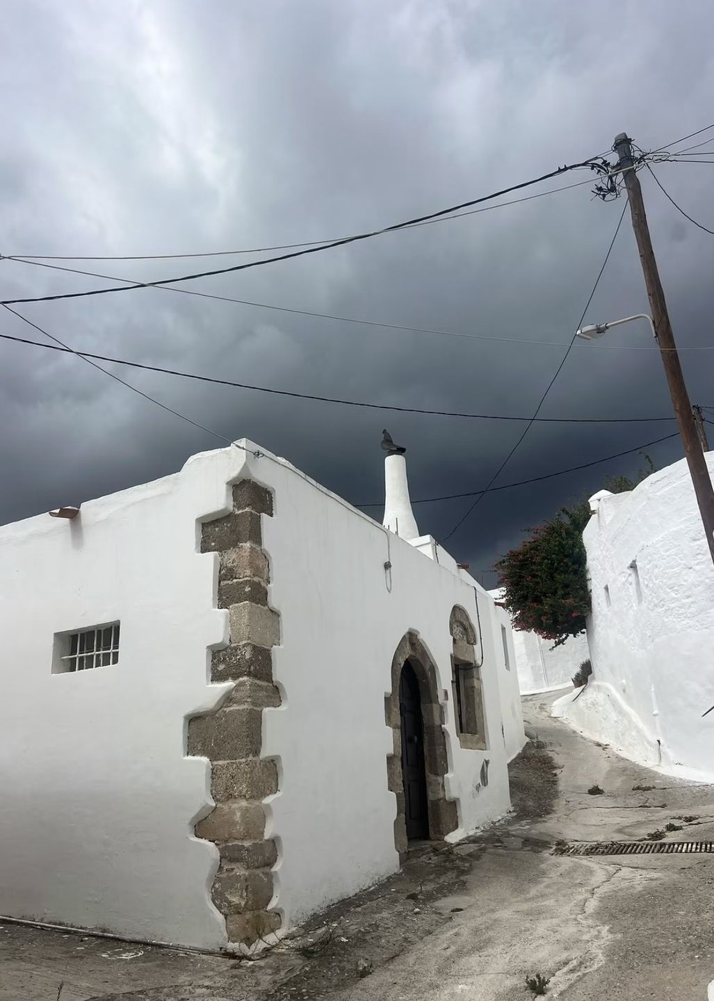 Kinga Rusin dokumentuje zniszczenia na Rodos