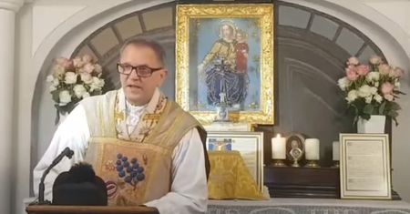 Ksiądz na mszy poczuł perfumy parafianek. I się zaczęło