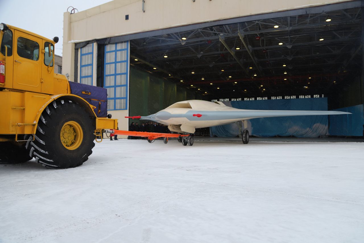 Rosjanie pokazali drugi prototyp bezzałogowego statku powietrznego S-70 Ochotnik 
