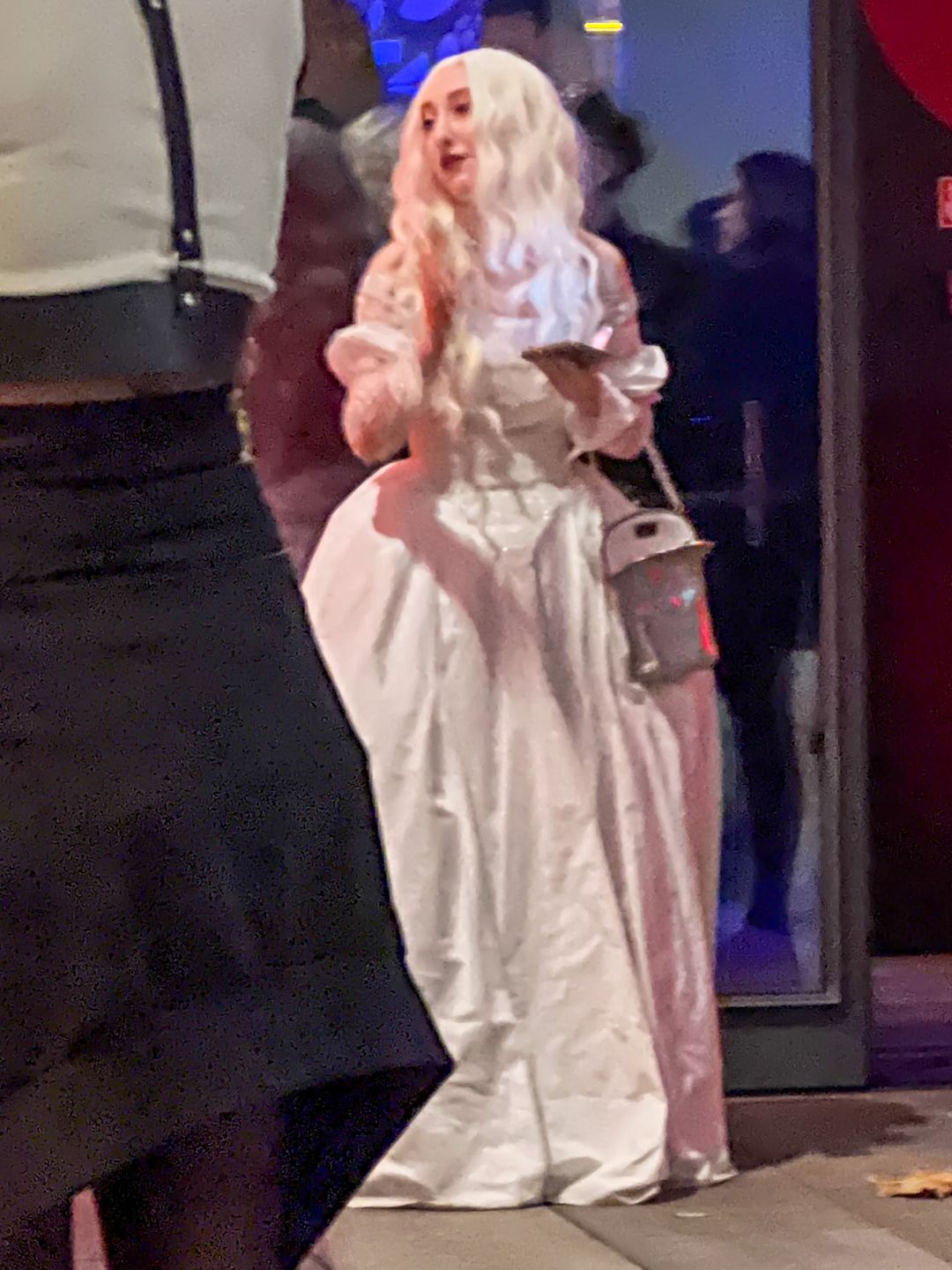 Luna na imprezie halloweenowej