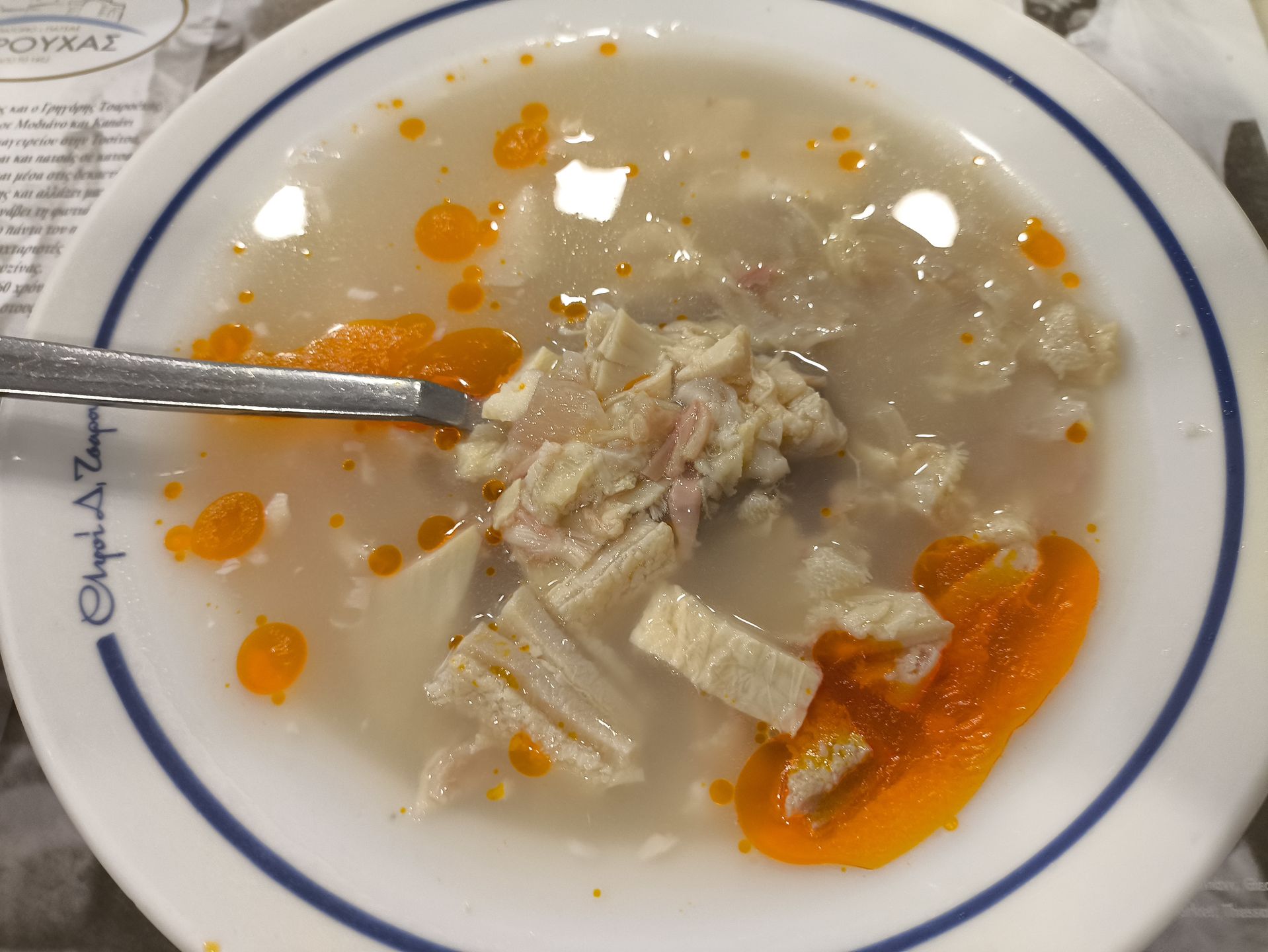 Zupa jest delikatna, z wyraźnym smakiem octu