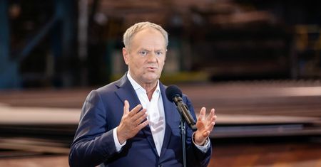 Tusk z nowym wpisem. Zwrócił się do maturzystów