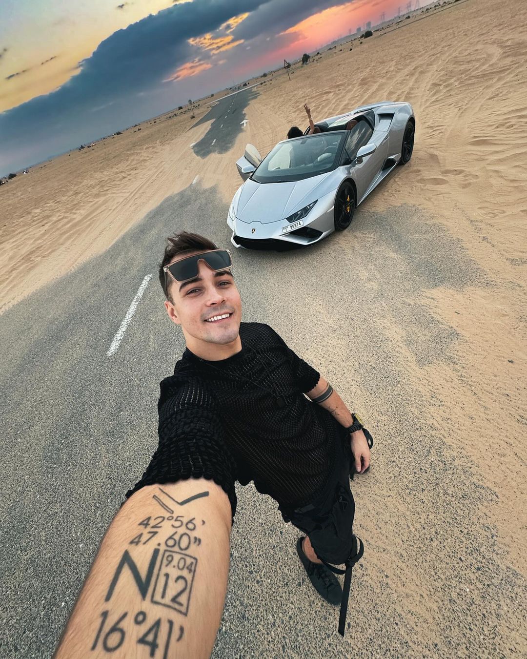 Rezigiusz jest zakochany! Youtuber pokazał partnerkę