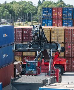 Tak cła Trumpa mogą "zepsuć" handel w Europie. Bruksela ma plan