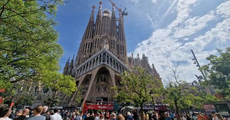 Sagrada Familia w Barcelonie: Arcydzieło Gaudíego pełne tajemnic i niezwykłych historii