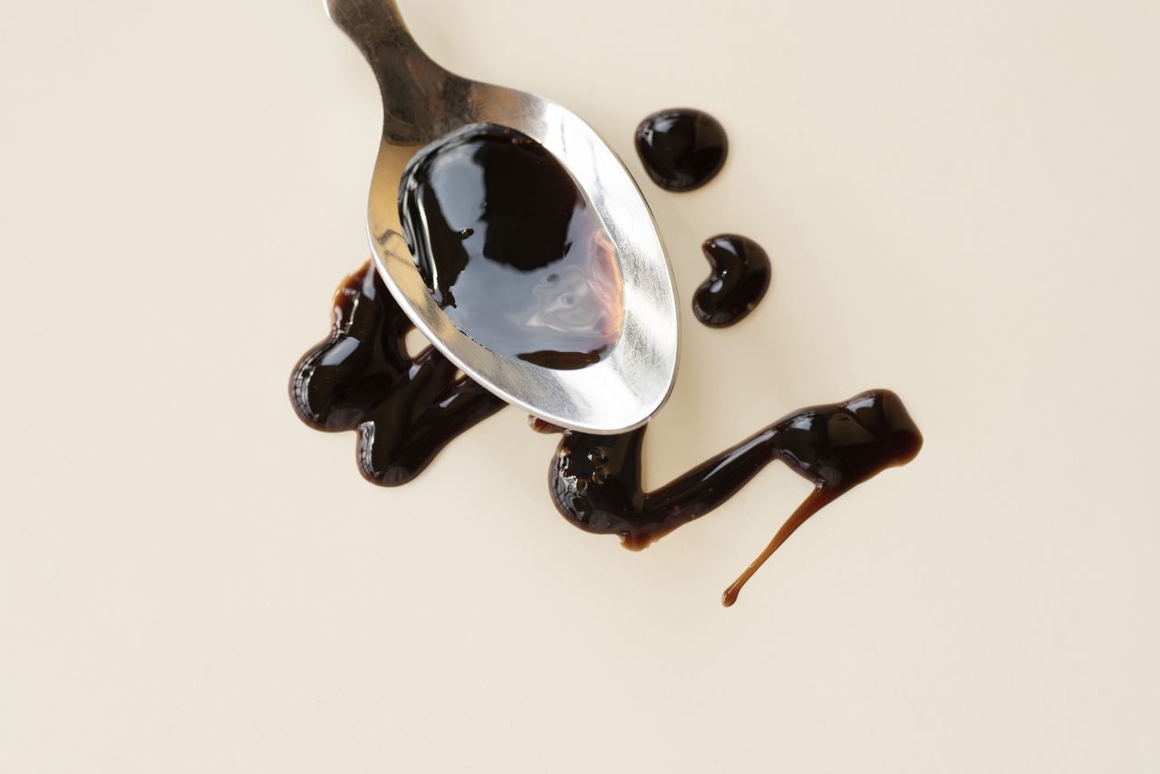 What properties does balsamic vinegar have?