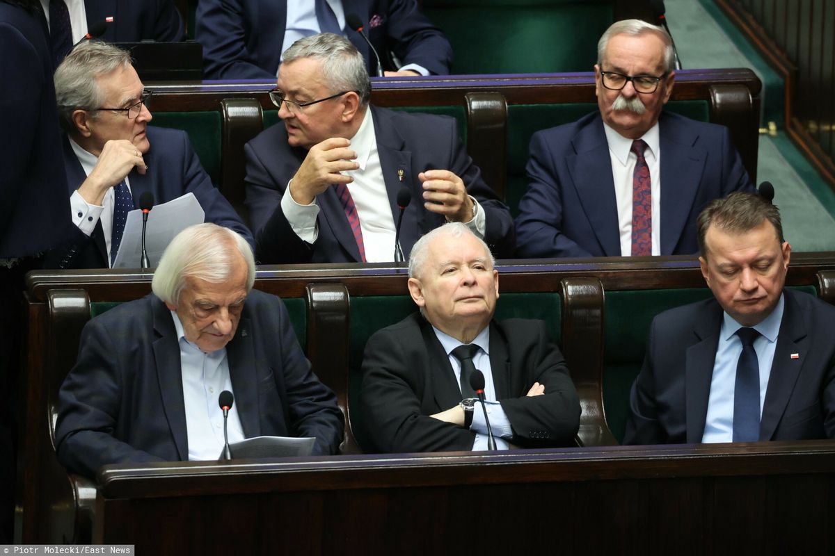 Posłowie PiS na posiedzeniu Sejmu