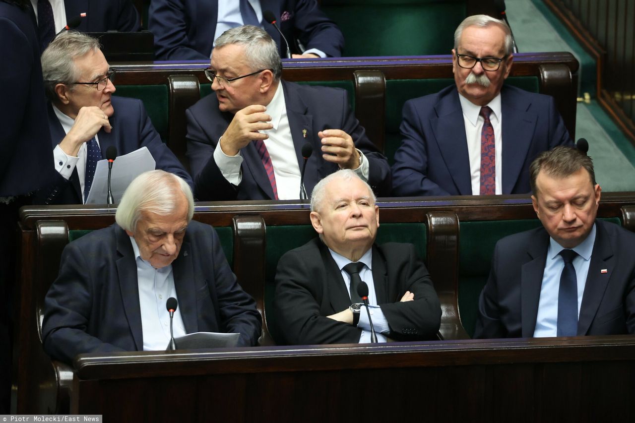 PiS konsekwentnie zmienia debatę o UE w karykaturę [OPINIA]