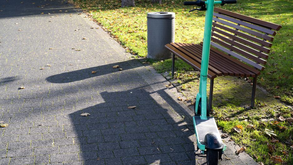 Elektryczne hulajnogi. Miasta wprowadzają ograniczenia 