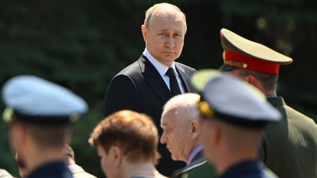 Russian President Vladimir Putin attends a wreath-laying ceremony marking the 82nd anniversary of the Nazi German invasion into Soviet Union in World War Two on the Day of Remembrance and Sorrow, at the Tomb of the Unknown Soldier by the Kremlin wall in Moscow, Russia, 22 June 2023. The Day of Remembrance and Sorrow is observed annually on 22 June in Russia to commemorate those who died defending the Soviet Union from Nazi Germany and its allies during Operation Barbarossa, launched on 22 June 1941. EPA/SERGEY GUNEEV / SPUTNIK / KREMLIN POOL MANDATORY CREDIT Dostawca: PAP/EPA.