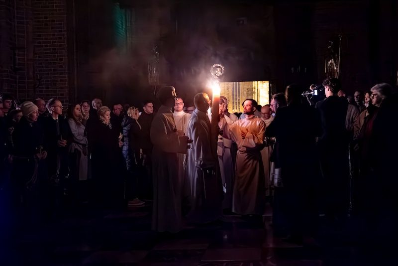 Wielkanocna noc nadziei. Metropolita poznański przewodniczył uro