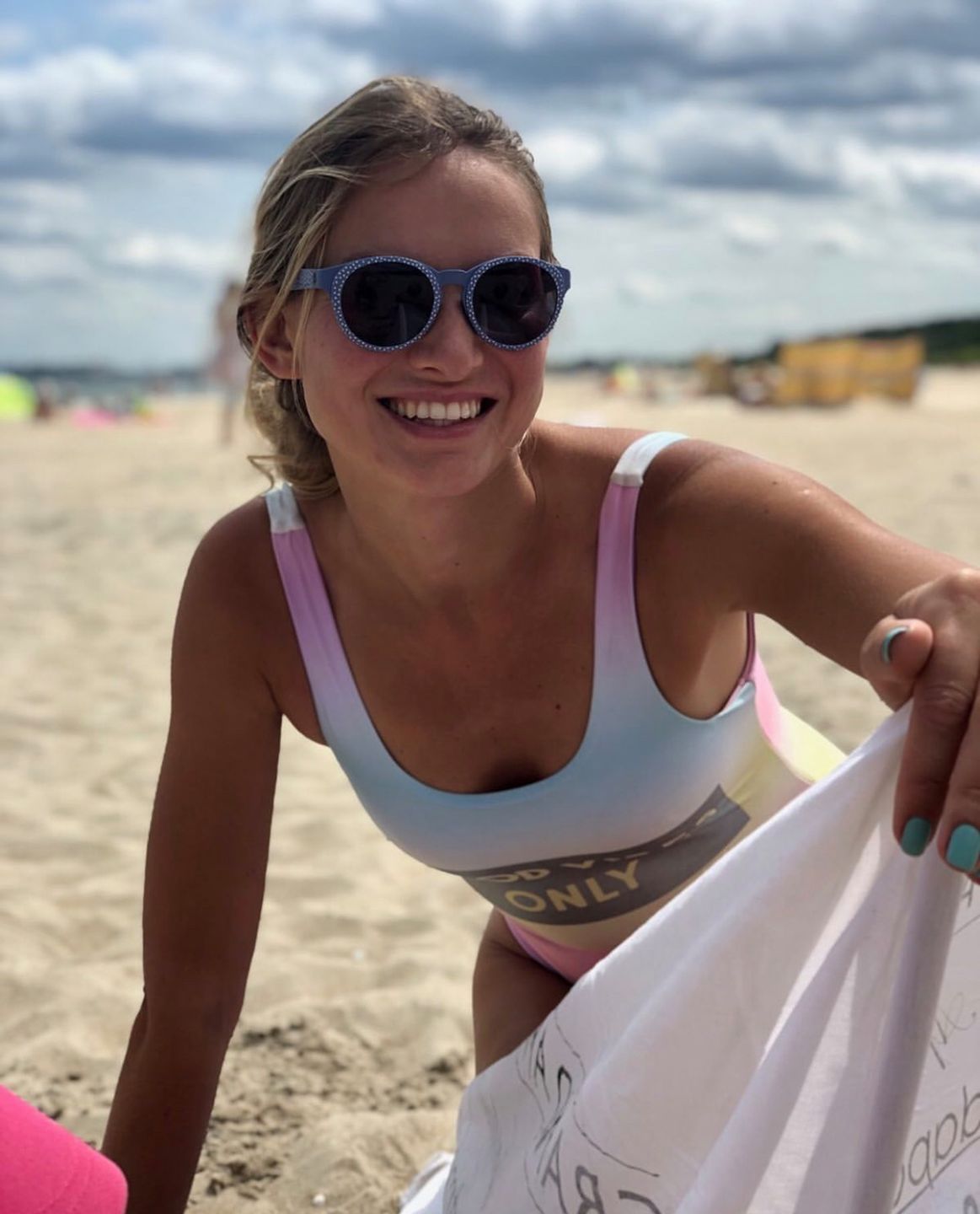 Joanna Moro na plaży w Sopocie