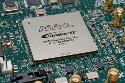 Układ FPGA firmy Altera, jednego z możliwych partnerów Intela