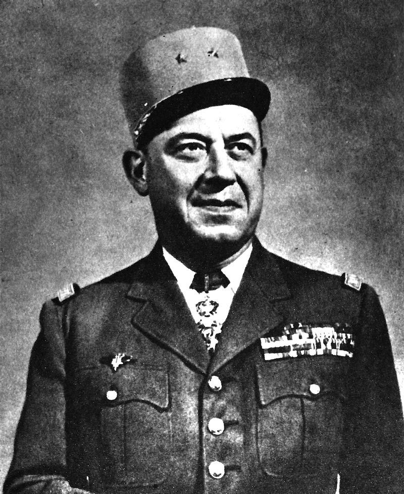 Gustave Bertrand - francuski generał związany z służbami kryptologicznymi 