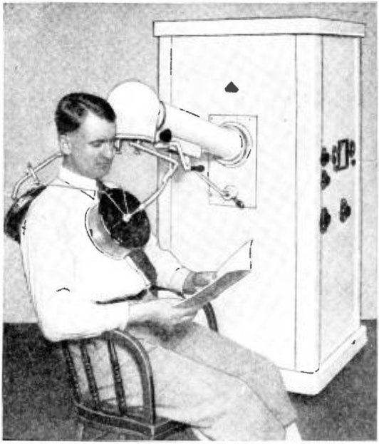 Maszyna do diatermii. 1933 r. (wikipedia)