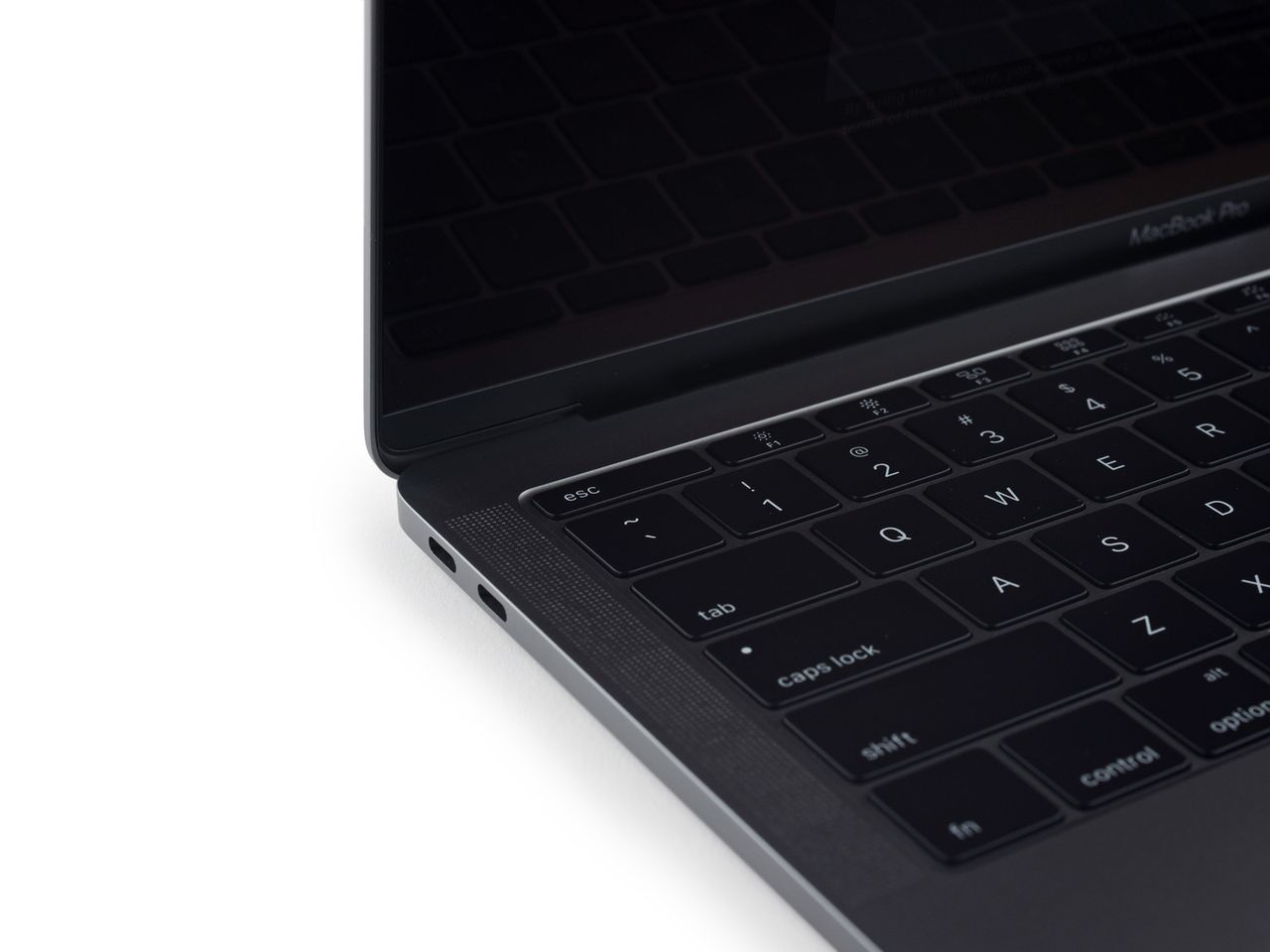 Klawiatura MacBooka Pro jest tak samo wygodna jak ta, którą już znamy z MacBooka Retina. Nic dziwnego, gdyż ich mechanizm jest bardzo zbliżony. (Zdjęcie: iFixit)