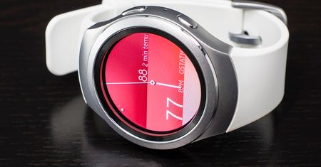 Samsung Gear S2 – test smartwatcha z pierścieniem dającym władzę