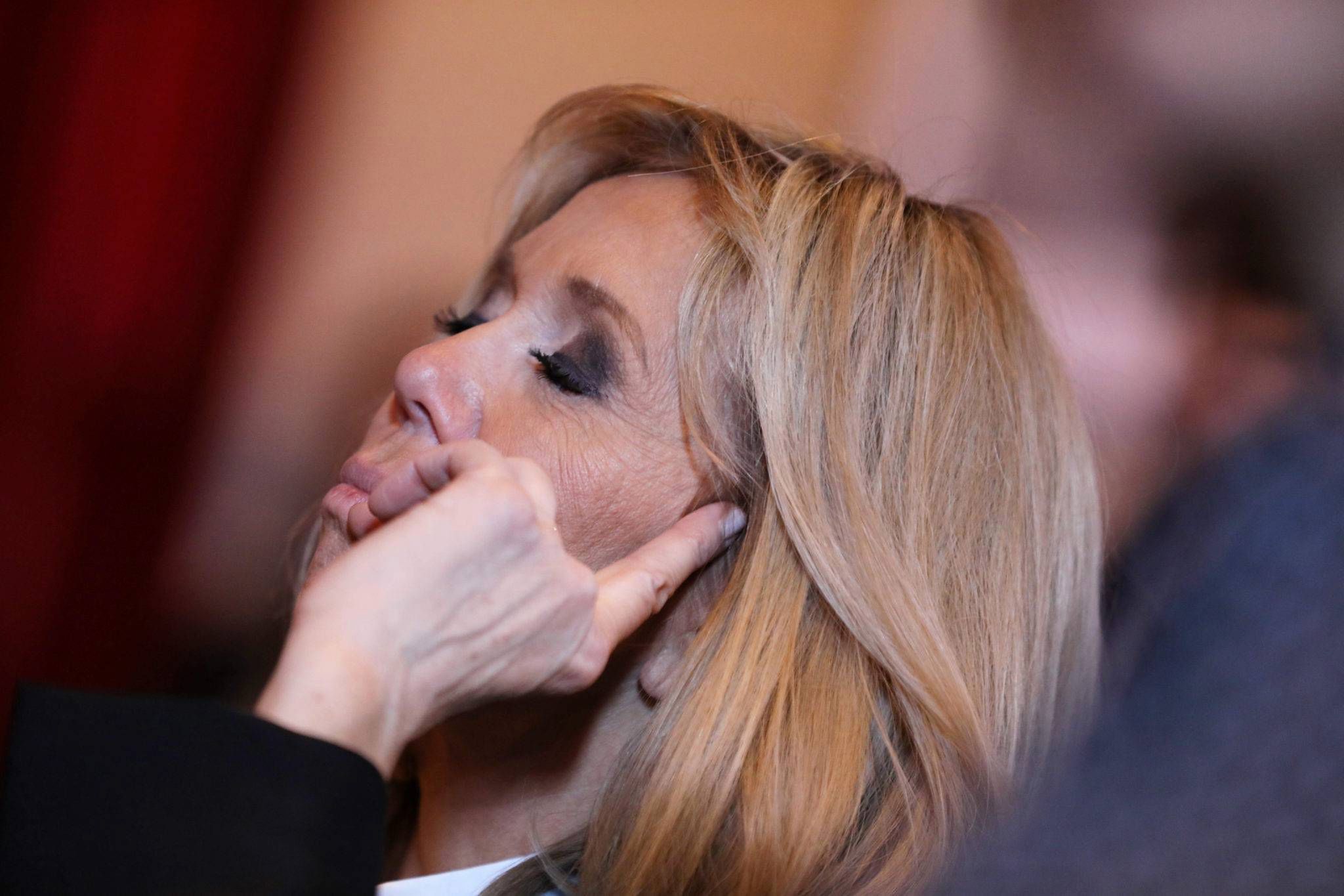Brigitte Macron nierówno nałożyła samoopalacz