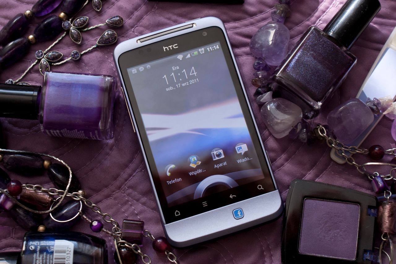 HTC Salsa — Facebook w torebce