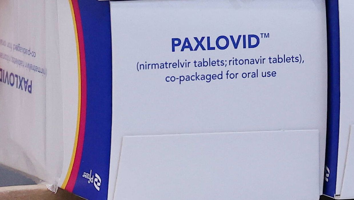 Francja zatwierdziła tabletki Paxlovid przeciw COVID-19.