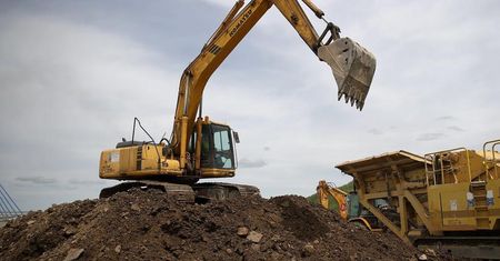 Kierowca koparki miał 2,5 promila.Zerwał przewody energetyczne.