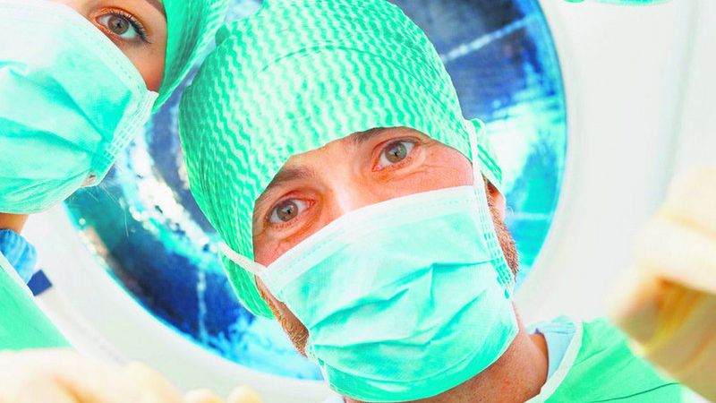 Za mankamenty polskiej służby zdrowia najpierw obrywa lekarz