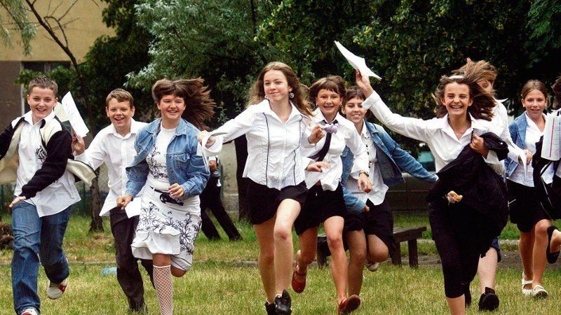 W maju uczniowie będą mieć dwutygodniowe ferie. Za to zimowe będą krótsze