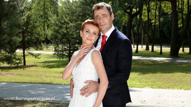 Barwy szczęścia odcinek 1376, ślub Marty Walwskiej (Katarzyna Zielińska) i Artura Chowańskiego (Jacek Rozenek)