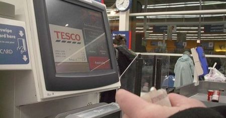 Wojna Tesco z Unilever. Produkty znikają z półek, a wszystkiemu winny słaby funt
