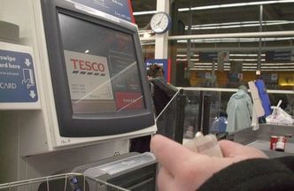 Wojna Tesco z Unilever. Produkty znikają z półek, a wszystkiemu winny słaby funt