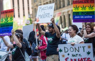 Polska walczy z dopalaczami, a Waszyngton liczy dolary z legalizacji marihuany
