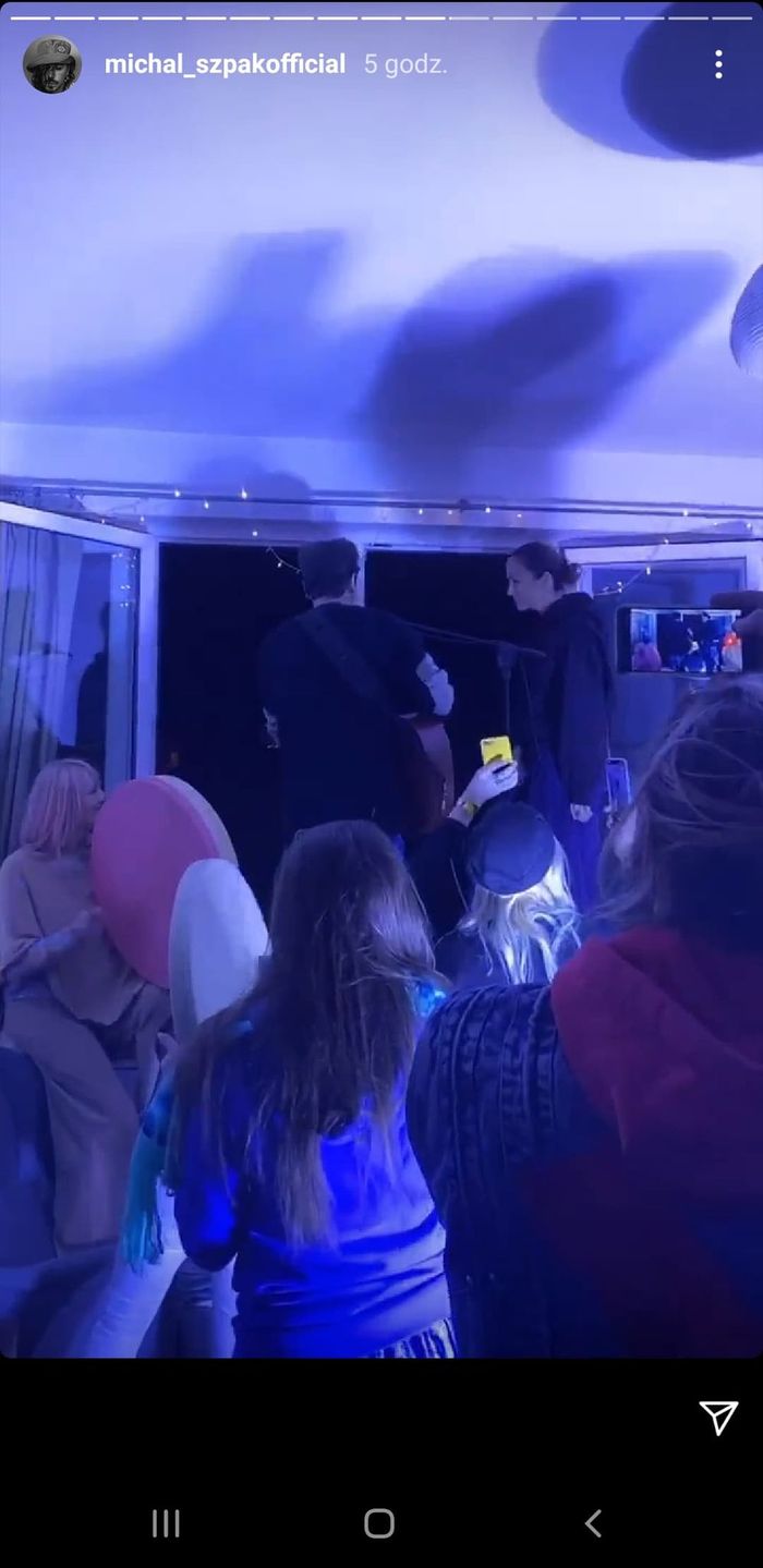 Strajk Kobiet - performance przed domem Jarosława Kaczyńskiego