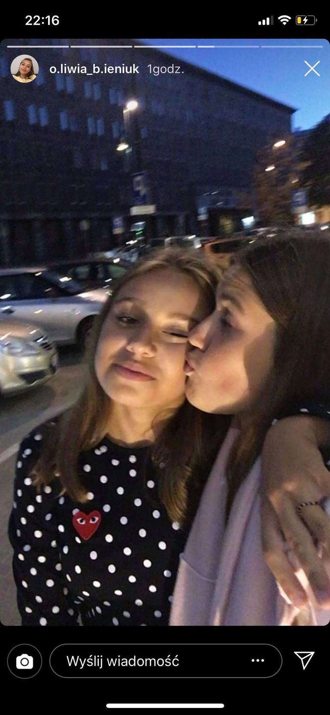 Oliwia Bieniuk z koleżanką szaleją w Warszawie