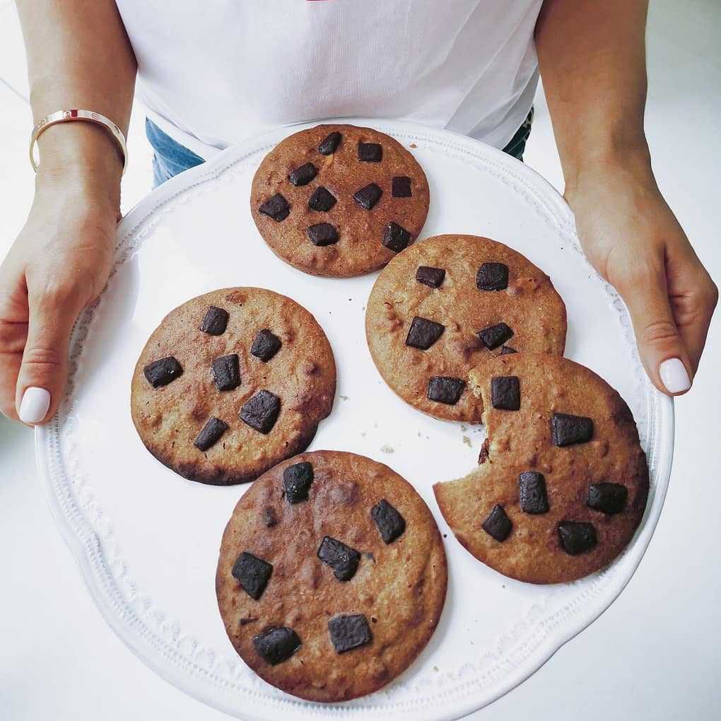 Anna Lewandowska objada się ciastkami