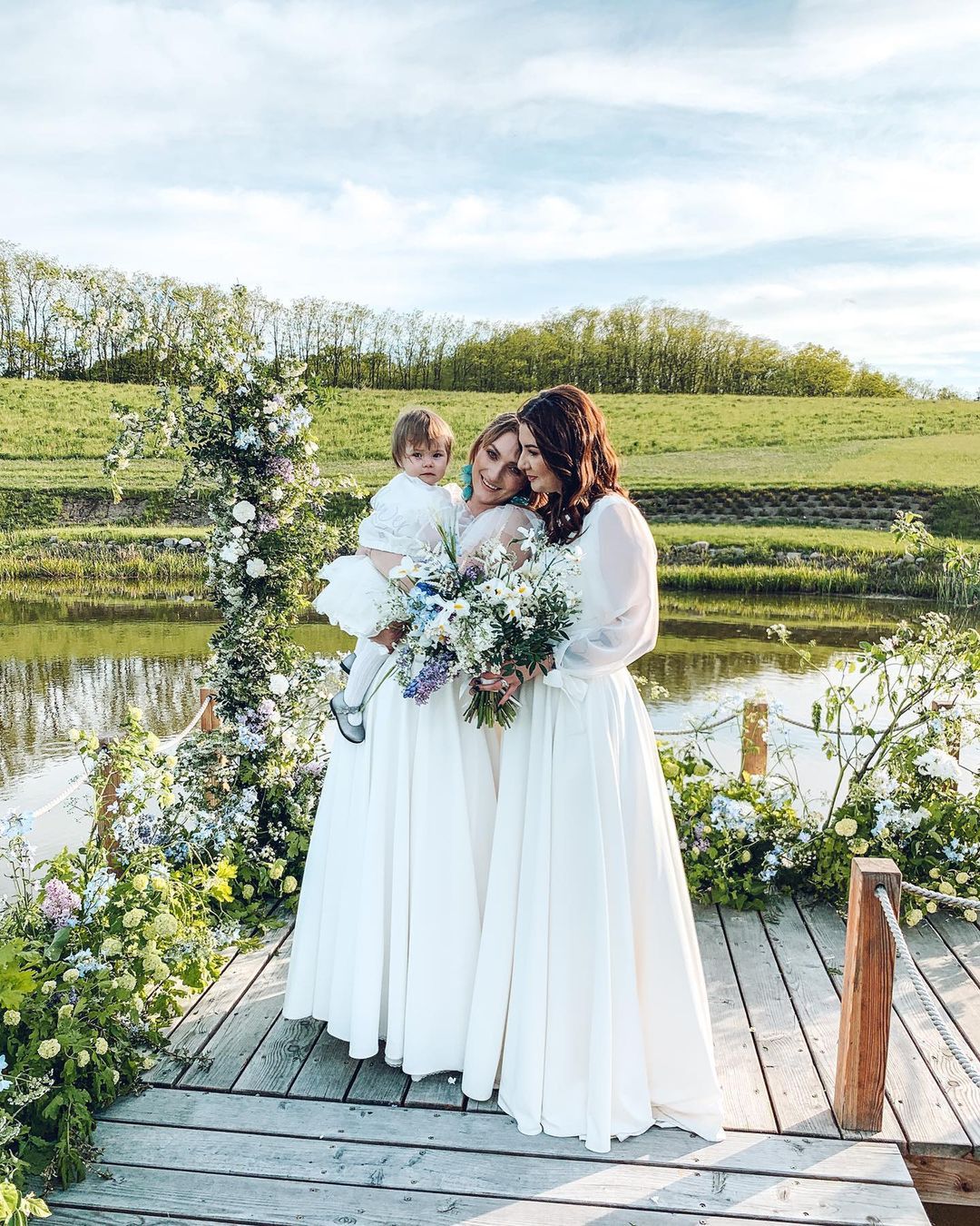 Karolina i Ania z Rainbowfamily zbliżyły się do siebie podczas nagrań hitu TVP